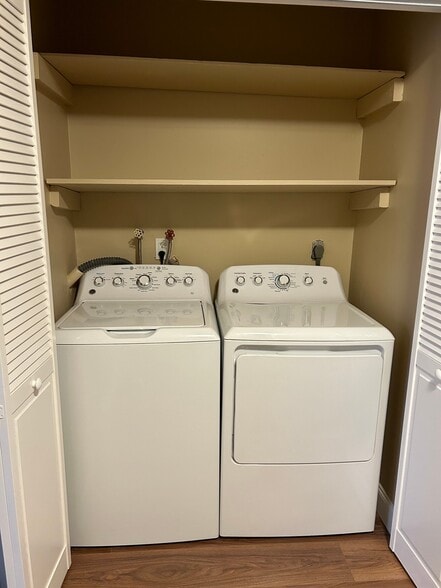 Building Photo - 13 Inwood Terrace