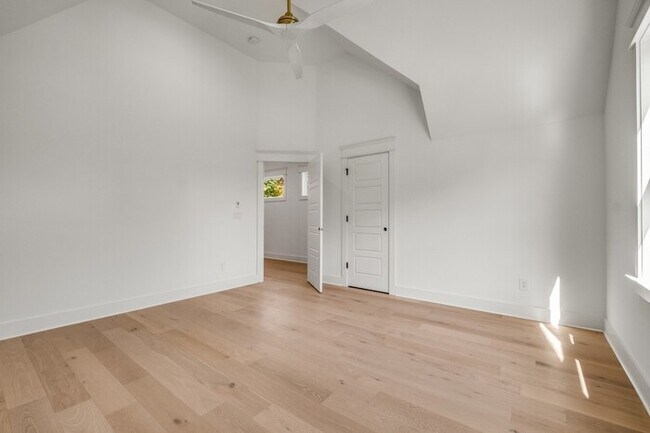 Building Photo - 1408 Lischey Ave