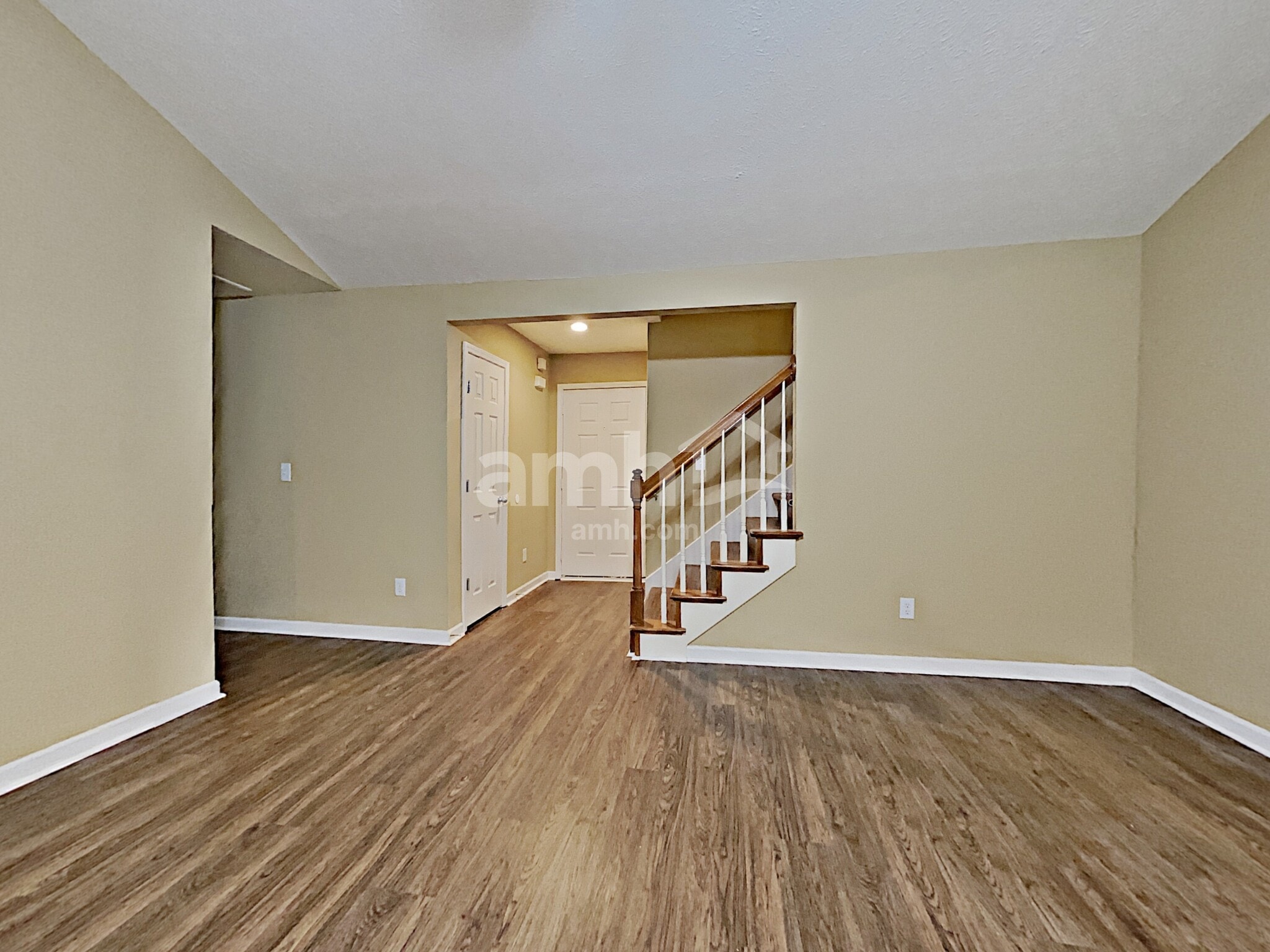 Building Photo - 1883 Portview Dr