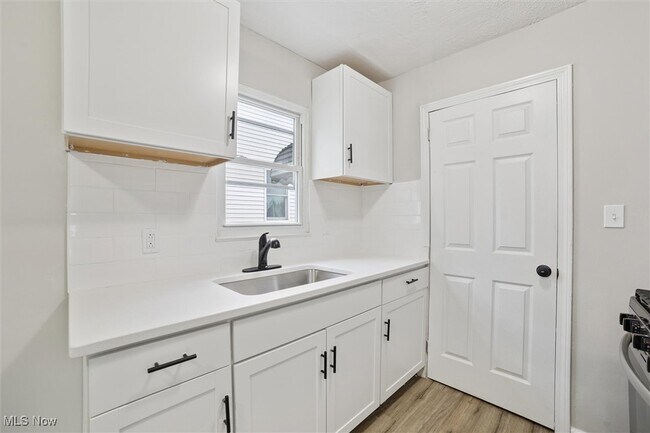 Building Photo - 15705 Fernway Dr