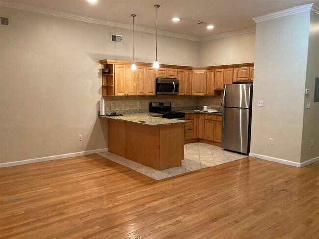 Building Photo - 52 Franklin St