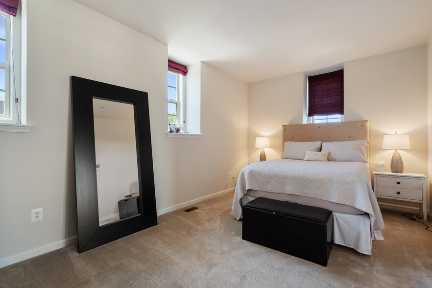 Building Photo - 500 Overlook Park Dr