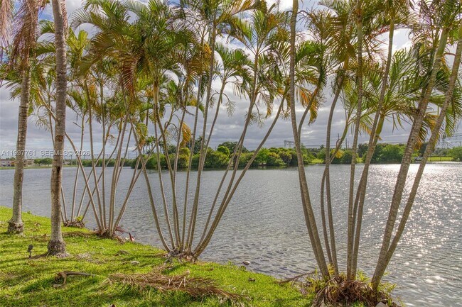 Building Photo - 5363 SW 38th Ave