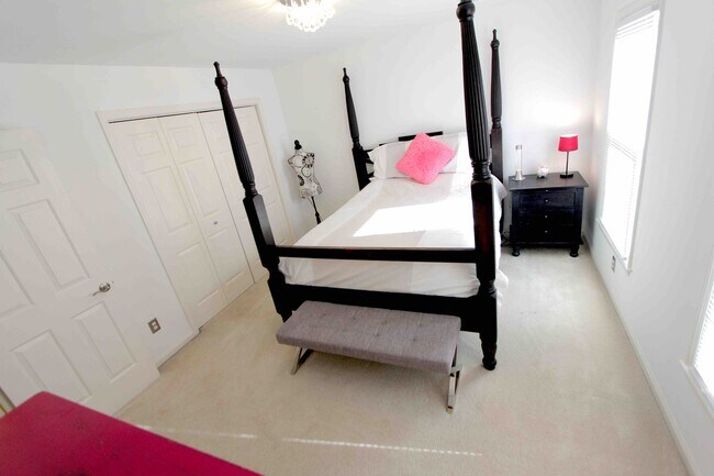 Building Photo - 5711 Chadwick Ln