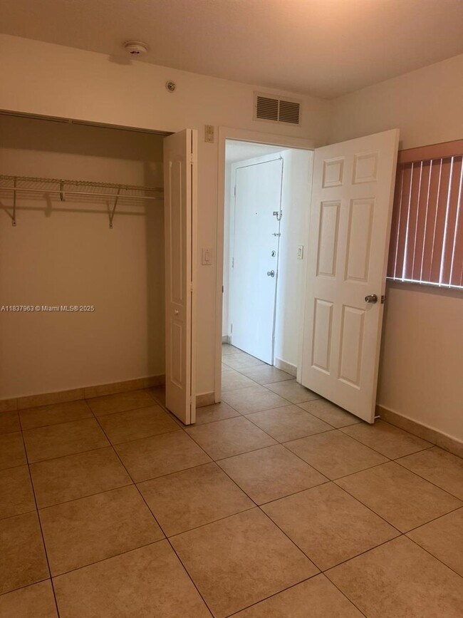 Building Photo - 2647 NW 25th Ave