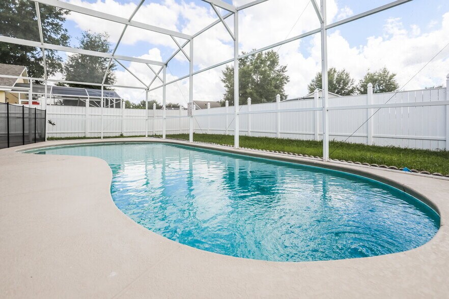 Building Photo - 17510 Silver Creek Ct