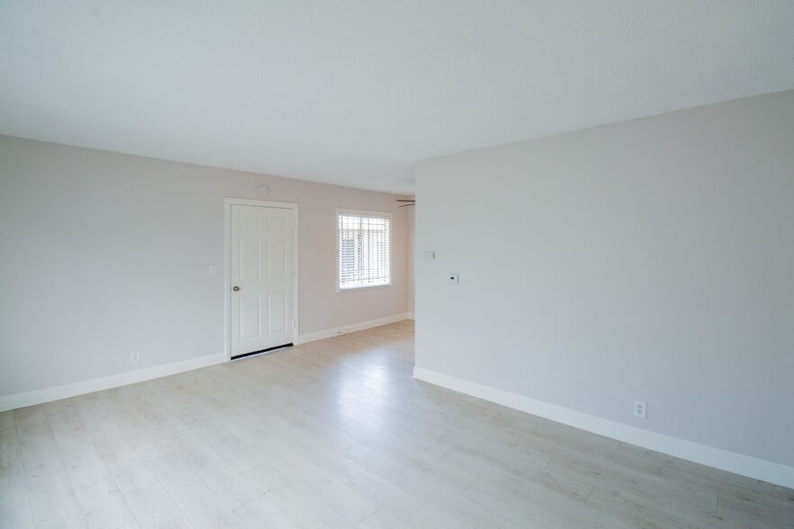 Building Photo - 10227 S 10th Ave