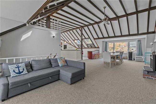 Building Photo - 167 Coggeshall Ave