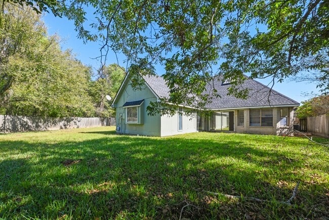 Building Photo - 6903 Foxcroft Ln