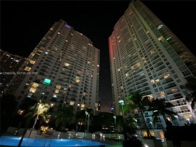 Building Photo - 950 Brickell Bay Dr
