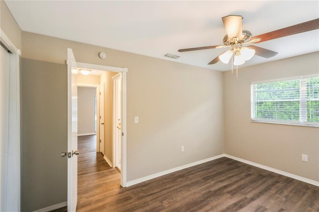 Building Photo - 8303 Broken Willow Ln