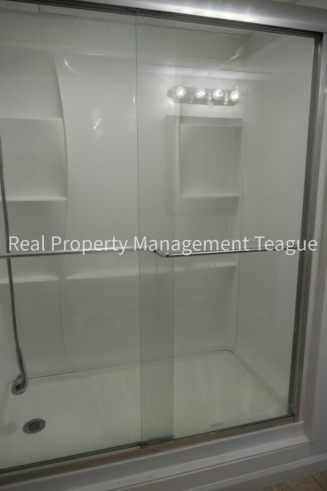 Building Photo - Heat and Utilities Paid by Owner!