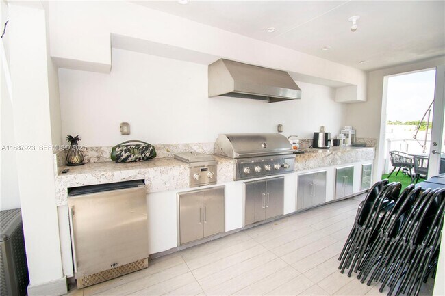 Building Photo - 6320 NW 104th Path