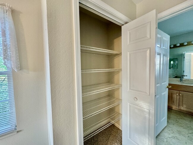 Building Photo - 144 Gigi Ln