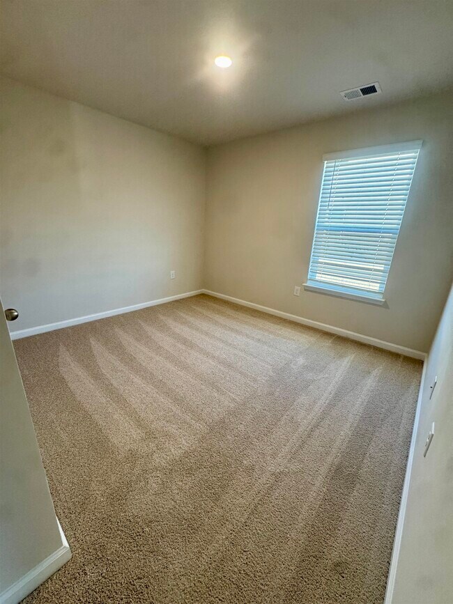 Building Photo - 390 Acosta Cir