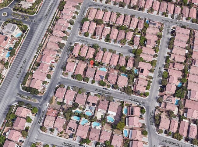 Building Photo - Beautiful former Model Home located near Southern Highlands Golf Club.