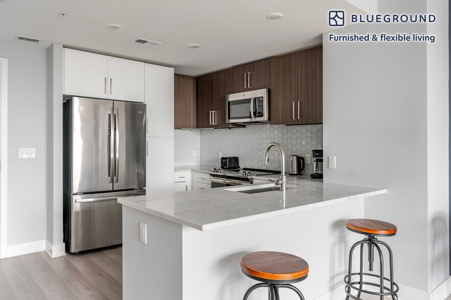 Building Photo - 4850 Rugby Ave