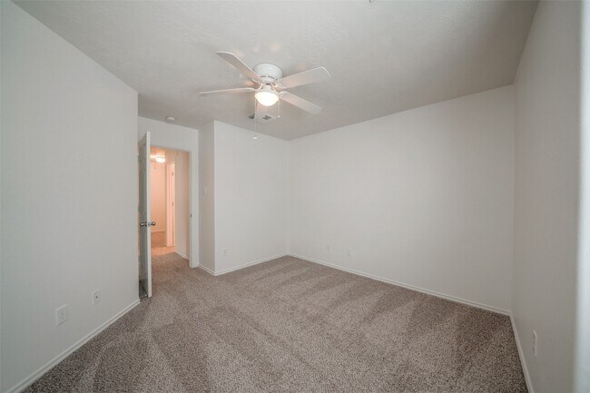 Building Photo - 146 Silver Penny Dr