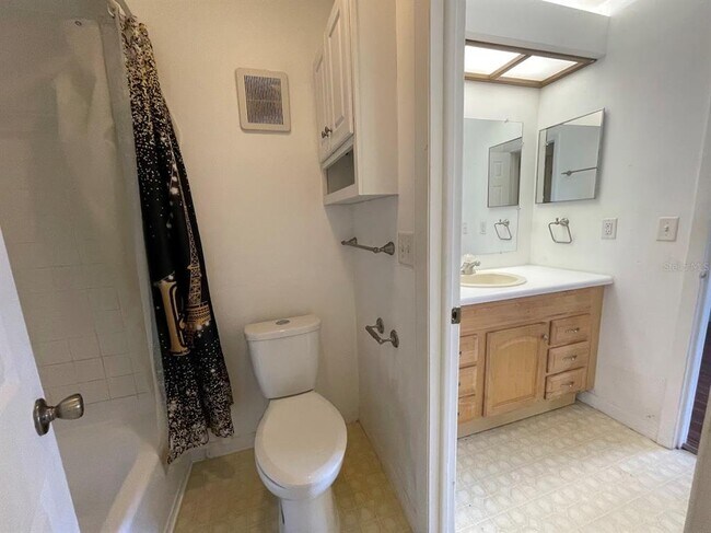 Building Photo - 2579 Countryside Blvd