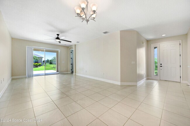 Building Photo - 8483 Loren Cove Dr