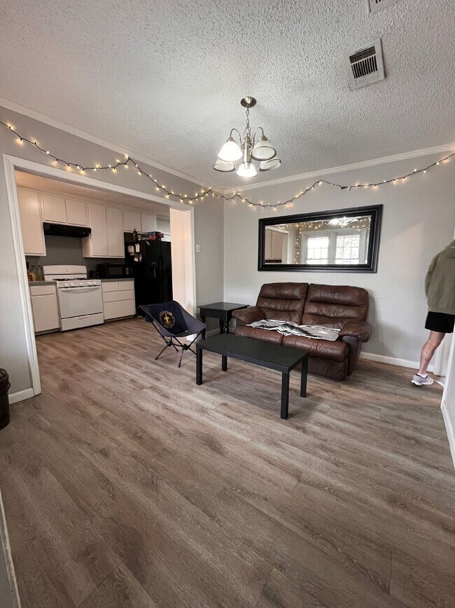 Building Photo - Pre-Leasing for Summer/Fall 2026 - Close to TTU & Covenant Hospital