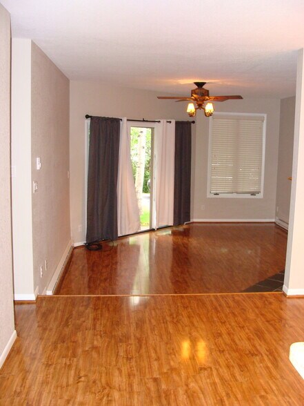 Building Photo - 945 Red Sandstone Rd