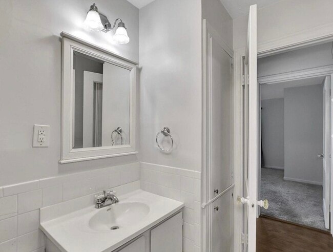 Building Photo - 2044 Thonig Rd