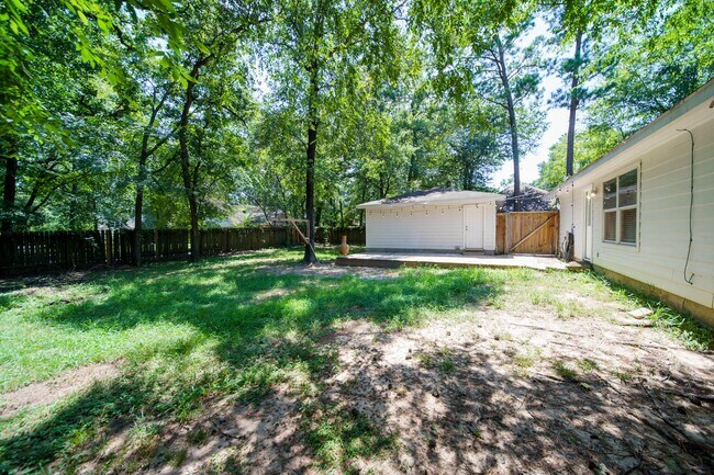 Building Photo - 327 Chateau Woods Pkwy Dr