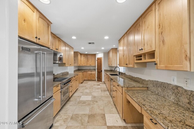 Building Photo - 6332 E Earll Dr