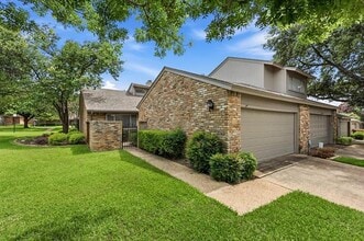 Building Photo - 9624 Highland View Dr