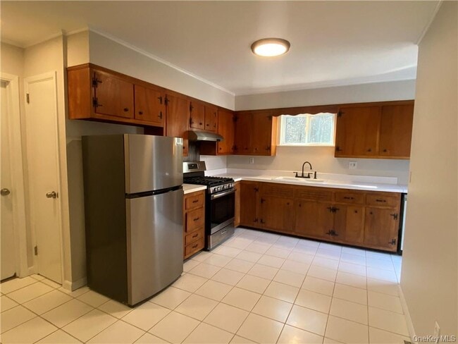 Building Photo - 18 Mountain Rd