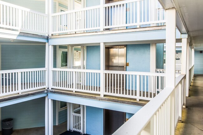 Building Photo - 10811 Termini-San Luis Pass Rd