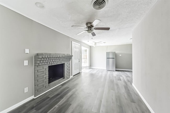 Building Photo - 14249 Brownsville St
