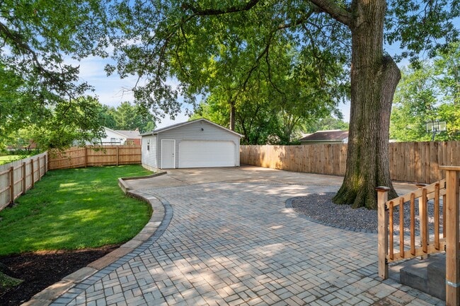 Building Photo - 8900 Moritz Ave