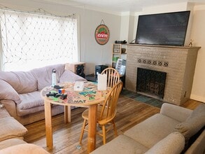 Building Photo - AUG PRELEASE: 5 bdrm/2 bath in York Neighborhood