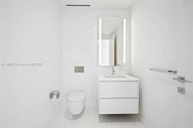 Building Photo - 300 Biscayne Blvd Way