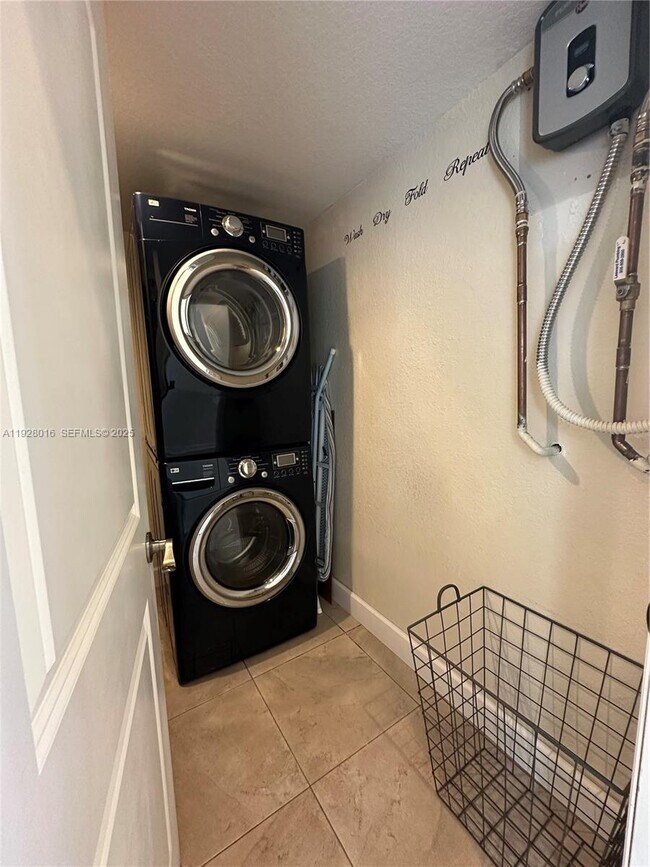 Building Photo - 349 Mahogany Dr