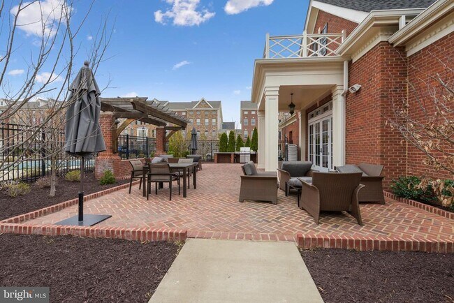 Building Photo - 43212 Wild River Square