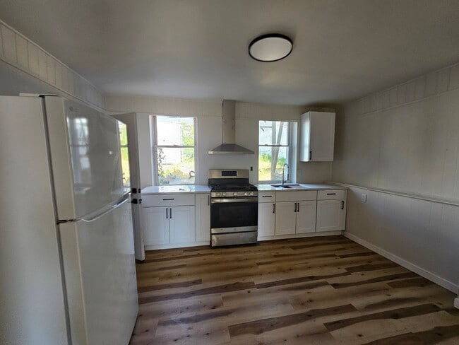 Building Photo - Newly updated 1 bedroom 1 bath apartment f...