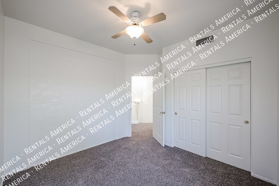 Building Photo - 8849 S 51st St