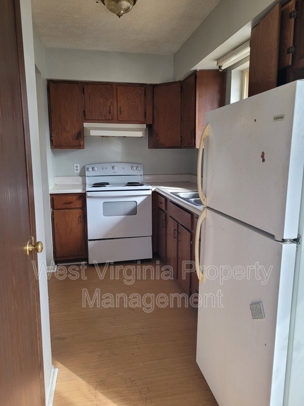 Building Photo - 130 Elm St