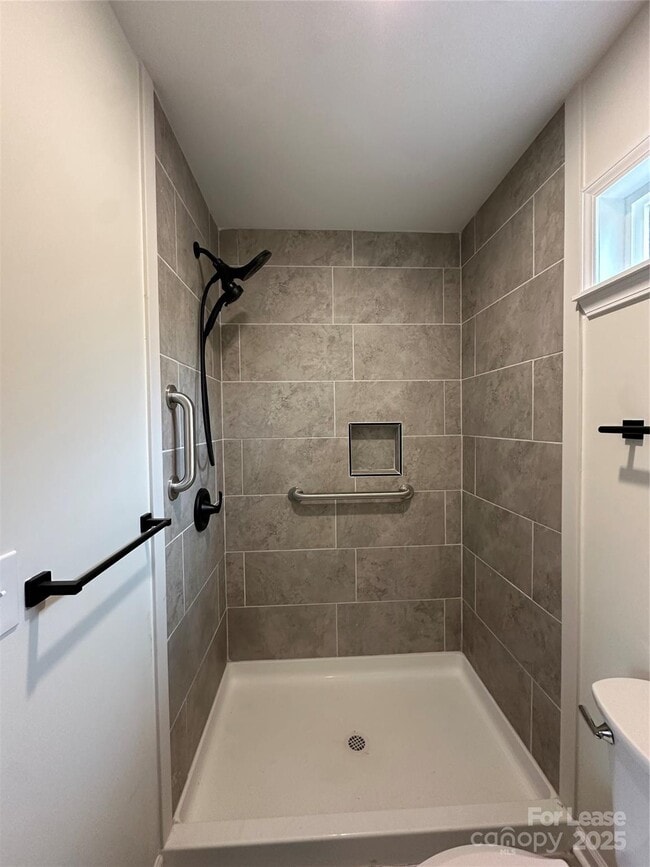 Building Photo - 317 W Newton St