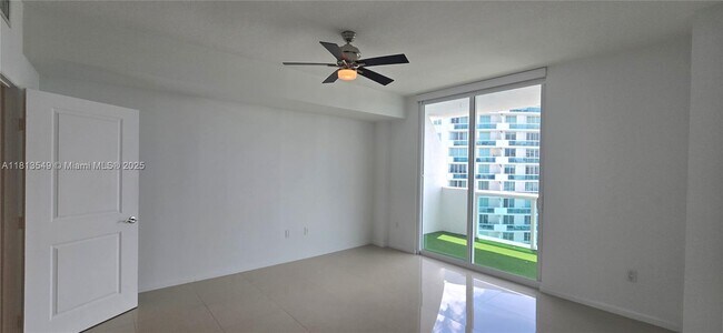 Building Photo - 7910 Harbor Island Dr