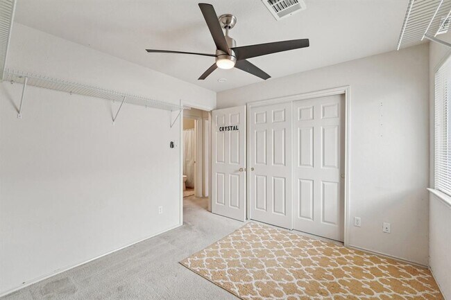 Building Photo - 1724 Darjeeling Dr
