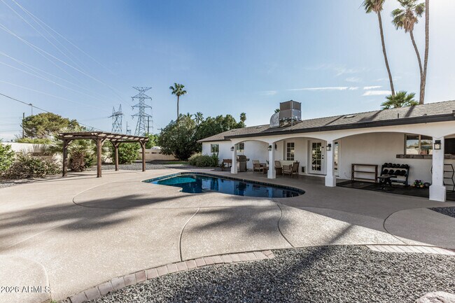 Building Photo - 641 N Dawn Cir