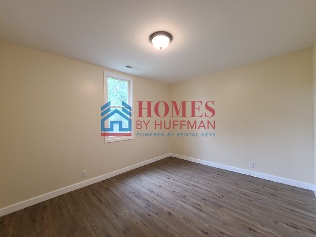 Building Photo - Downstairs | Three Bedroom Duplex