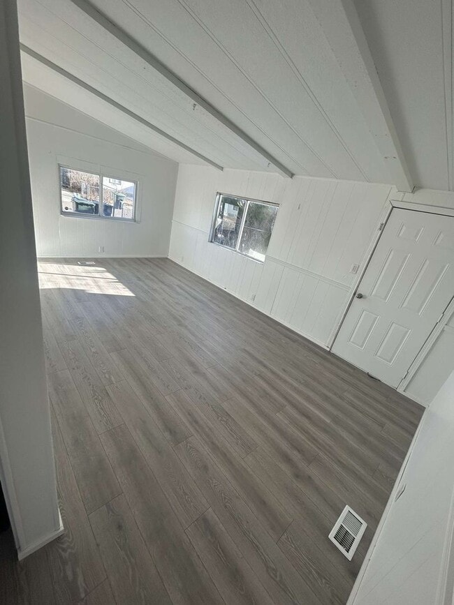 Building Photo - Convenient lifestyle Home