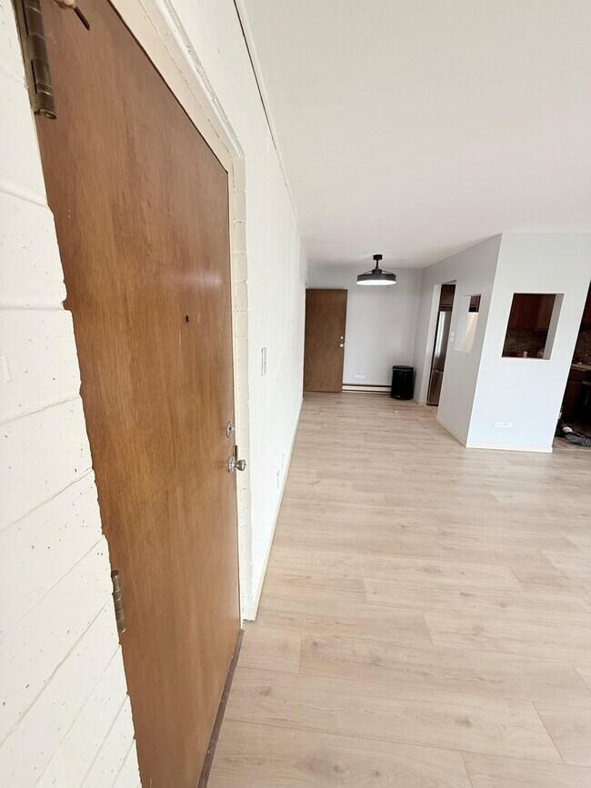 Building Photo - 1925 Canal St