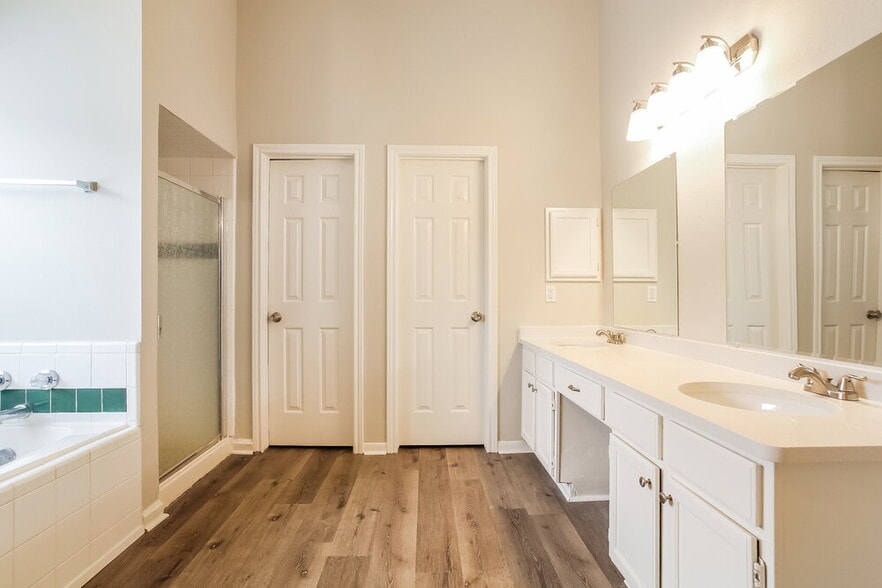 Building Photo - 6615 Bluebottle Ln