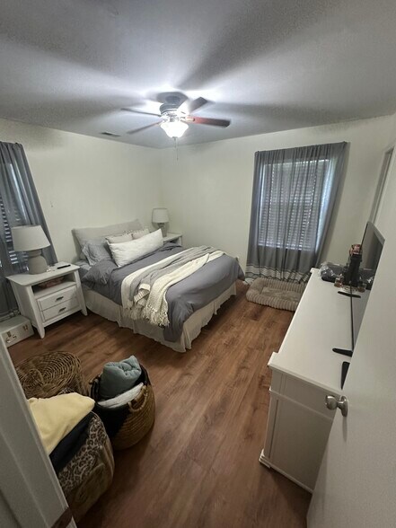 Master Bedroom - 8525 Rolando Dr